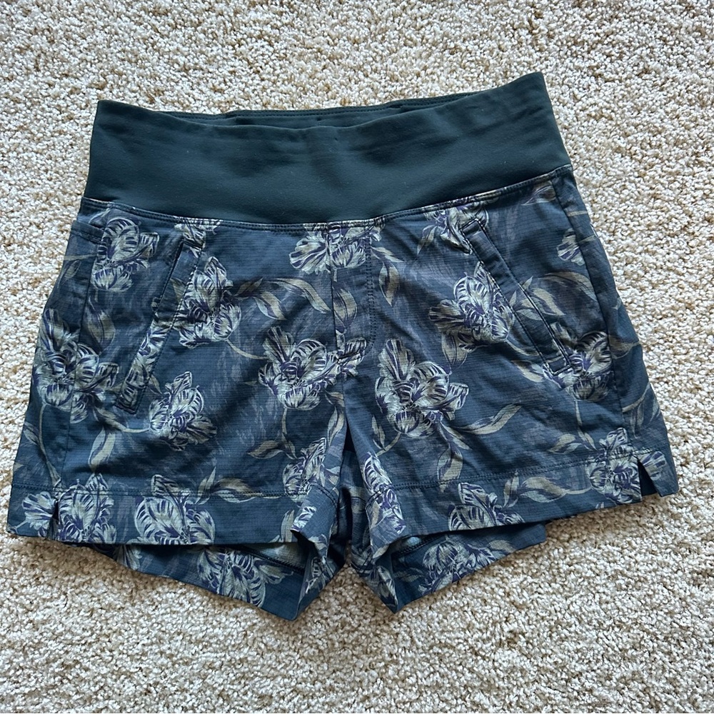 Athleta Trekkie North Shorts Floral Print Size 2‎